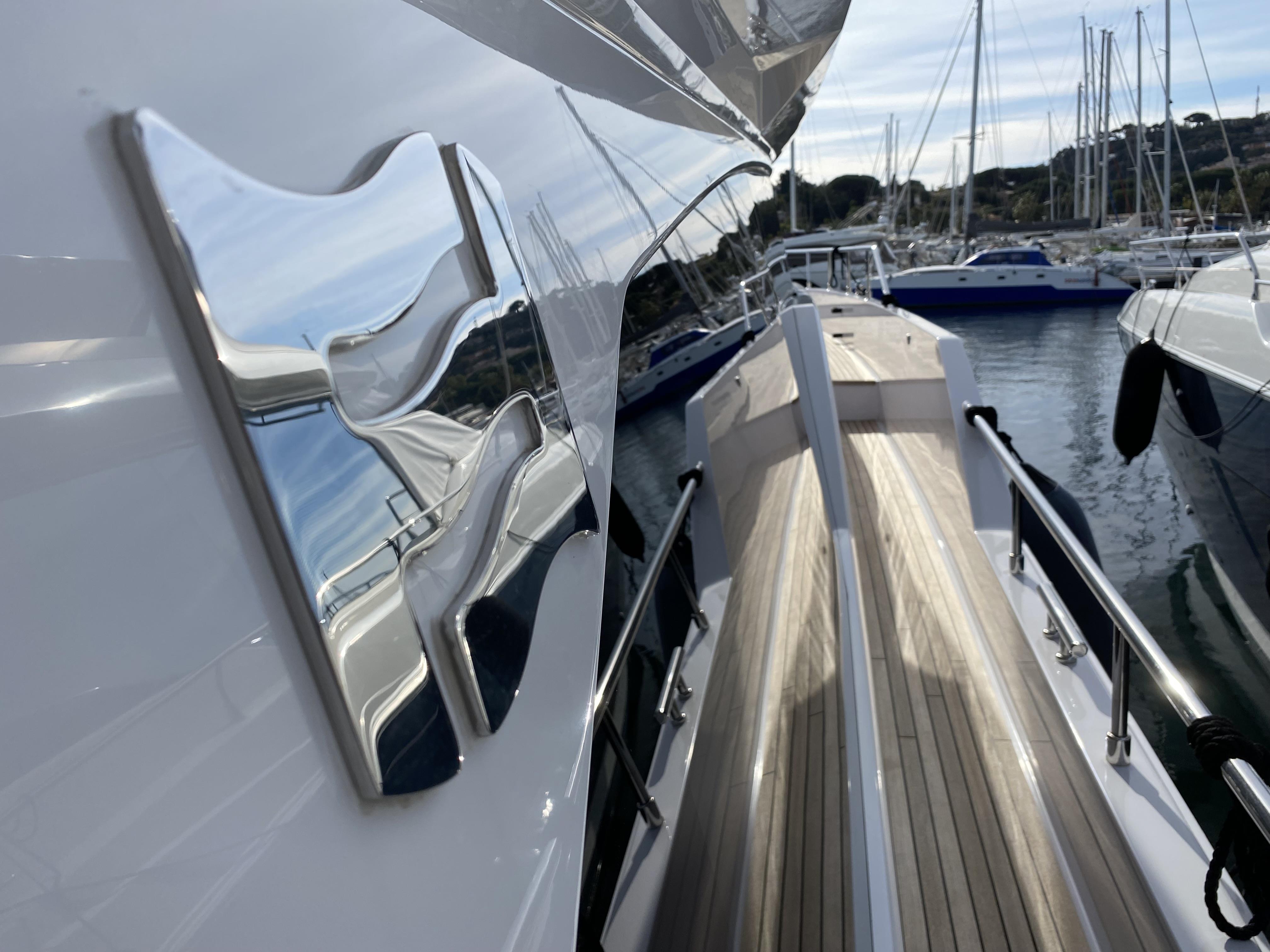2022 FERRETTI YACHTS 720 